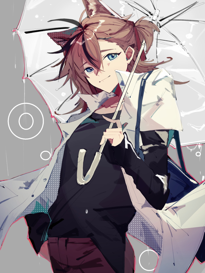 1boy arknights bag bangs black_shirt blue_eyes brown_hair brown_pants chushuifurongdiqie closed_mouth commentary_request grey_background hair_between_eyes highres holding holding_umbrella jacket layered_sleeves long_sleeves looking_at_viewer male_focus one_side_up open_clothes open_jacket pants rain shirt short_over_long_sleeves short_sleeves simple_background sleeves_past_wrists smile solo stainless_(arknights) umbrella white_jacket white_umbrella