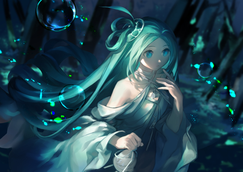 1girl absurdres bell blue_eyes blurry blurry_background bubble forest green_hair hand_up heraymos_(pfsoz) highres holding holding_bell long_hair nature night outdoors pixiv_fantasia pixiv_fantasia_scepter_of_zeraldia qingshui_lingxia_(dr-ice) solo standing very_long_hair wide_sleeves