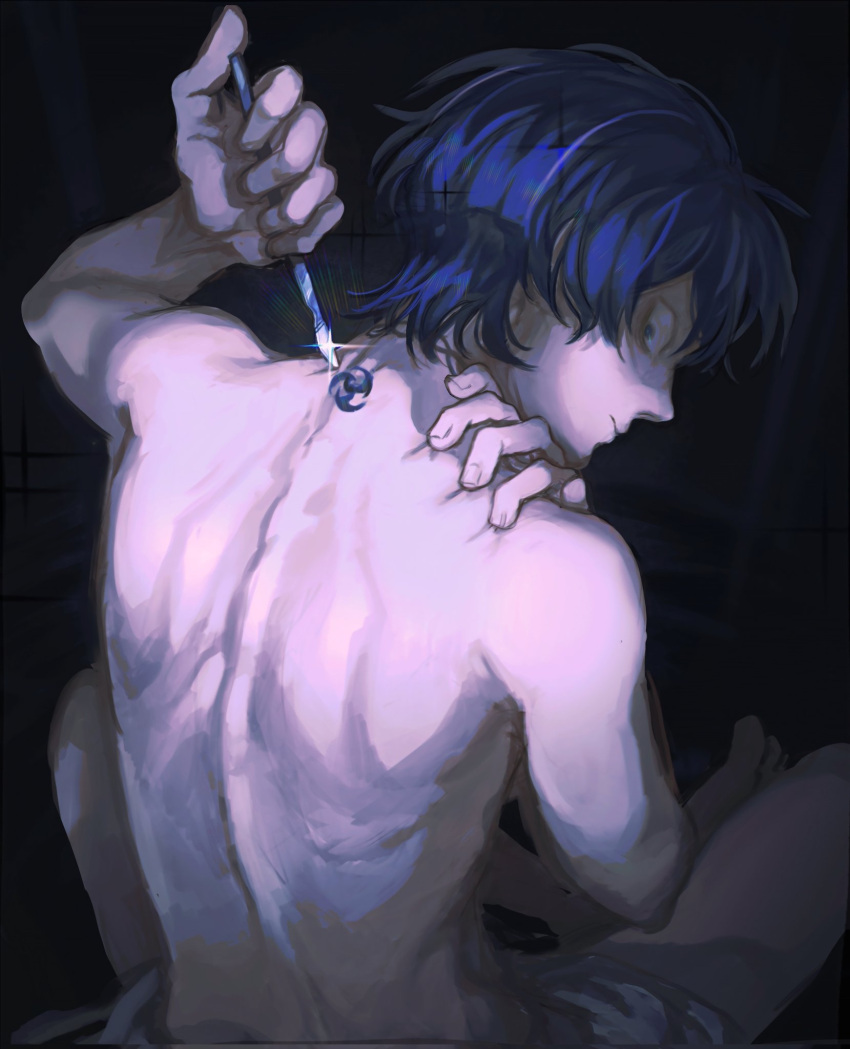 1boy arm_up bangs bare_back barefoot black_background blanket blue_eyes blue_hair blunt_ends closed_mouth fingernails from_behind genshin_impact hair_between_eyes hand_up highres holding holding_weapon knife looking_back looking_to_the_side male_focus mitsudomoe_(shape) no_headwear scaramouche_(genshin_impact) shaded_face short_hair simple_background solo sparkle tattoo thijikoy tomoe_(symbol) weapon