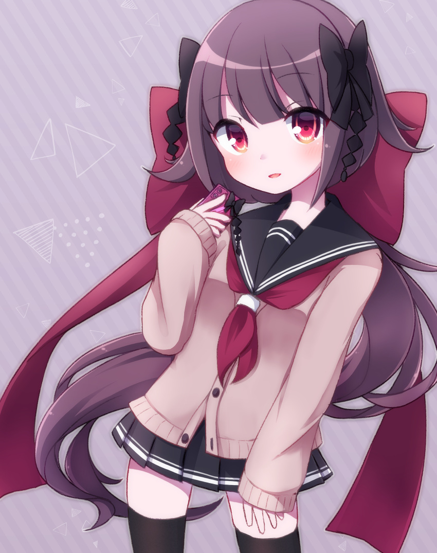 1girl :d black_bow black_sailor_collar black_skirt black_thighhighs bow brown_cardigan brown_hair cardigan cellphone commentary_request diagonal_stripes hair_bow highres holding holding_phone long_hair long_sleeves looking_at_viewer neckerchief original phone pleated_skirt red_bow red_eyes red_neckerchief rensei sailor_collar school_uniform serafuku skirt sleeves_past_wrists smile solo striped striped_background thighhighs very_long_hair
