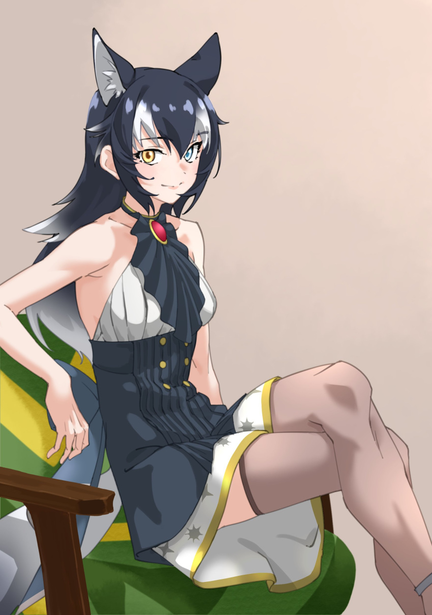 1girl absurdres animal_ears ascot bare_arms black_dress black_hair brooch crossed_legs dress gem grey_wolf_(kemono_friends) hair_between_eyes heterochromia highres jewelry kemono_friends long_hair looking_at_viewer multicolored_hair seat sitting sleeveless sleeveless_dress smile solo tail tanabe_(fueisei) thighhighs two-tone_hair white_hair wolf_ears wolf_girl wolf_tail