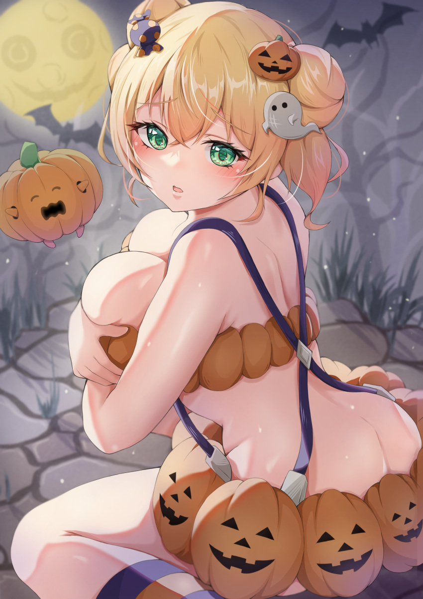 1girl absurdres ass blonde_hair blush breasts butt_crack double_bun food-themed_hair_ornament ghost_hair_ornament green_eyes hair_bun hair_ornament highres hololive iikiroro large_breasts looking_at_viewer looking_back momosuzu_nene moon nekko_(momosuzu_nene) parted_lips pumpkin pumpkin_costume pumpkin_hair_ornament sitting solo virtual_youtuber wariza