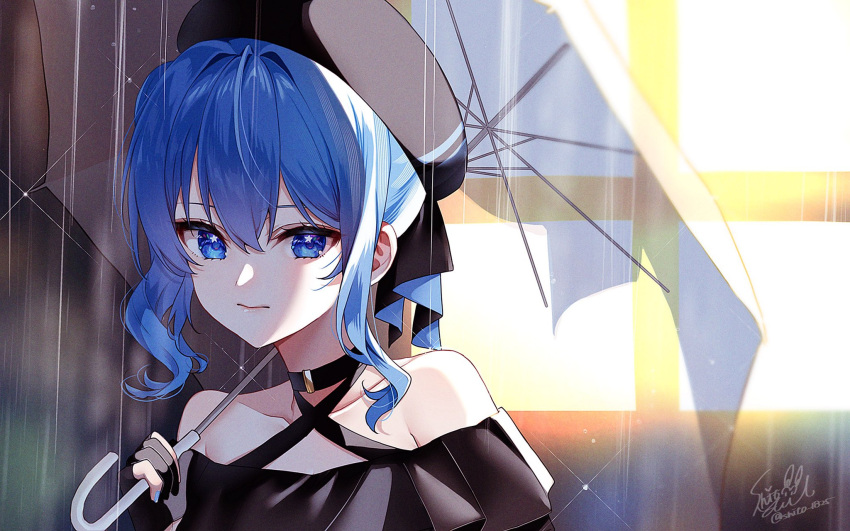 bare_shoulders black_dress black_headwear blue_eyes blue_hair dress highres holding holding_umbrella hololive hoshimachi_suisei looking_at_viewer rain short_hair short_hair_with_long_locks smile umbrella yuuyu_(moco20111115)