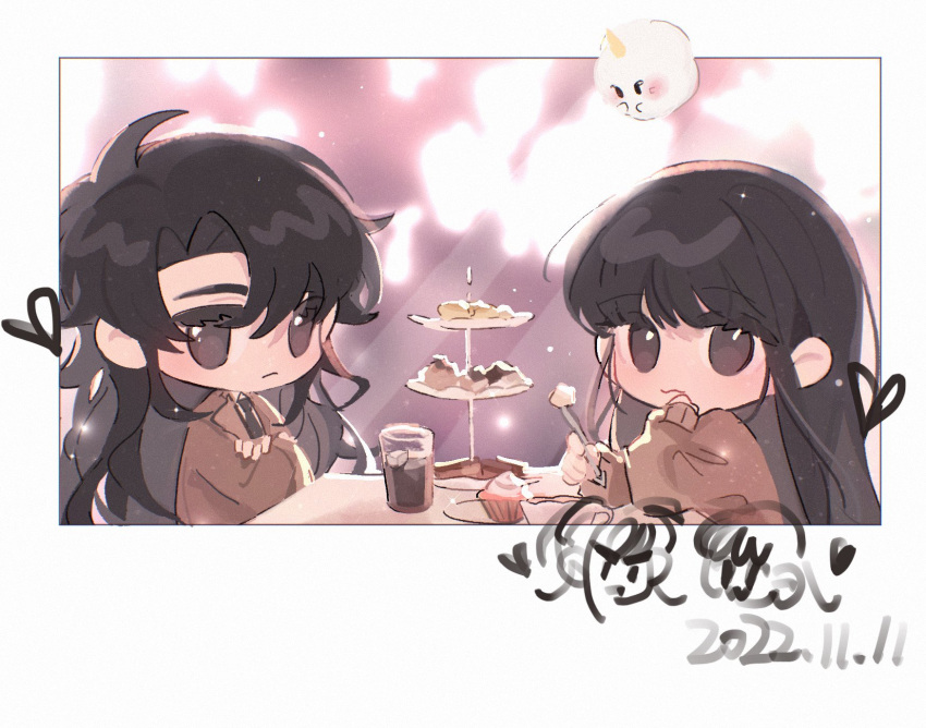 2girls bangs black_hair border brown_eyes brown_shirt chinese_commentary closed_mouth commentary_request creature crossed_arms cup cupcake dated drink drinking_glass food frown genderswap genderswap_(mtf) heart highres ice ice_cube kim_dokja long_hair long_sleeves looking_at_viewer multiple_girls omniscient_reader's_viewpoint plate shin_yoosung shirt sitting table white_border ya_qaq yoo_joonghyuk