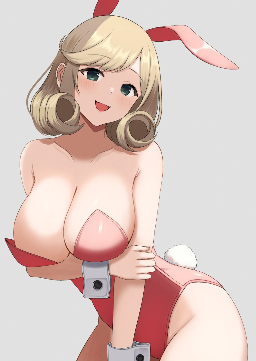 1girl :d absurdres animal_ears arm_under_breasts armpit_crease bangs bare_shoulders blonde_hair blush breasts collarbone commentary cowboy_shot curly_hair fake_animal_ears fake_tail green_eyes grey_background hand_on_own_arm haruka_(senran_kagura) head_tilt highres large_breasts leaning_forward leotard looking_at_viewer medium_hair playboy_bunny rabbit_ears rabbit_tail red_leotard senran_kagura simple_background smile solo standing strapless strapless_leotard surippa1010 swept_bangs tail wrist_cuffs