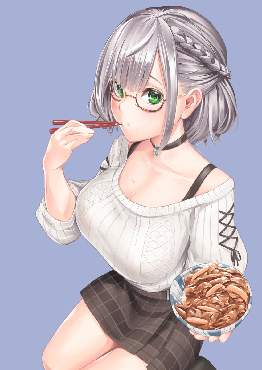 1girl black_choker bowl braid choker chopsticks eating food food_on_face french_braid glasses green_eyes grey_hair highres holding holding_bowl holding_chopsticks hololive izumida_fuyuki jewelry looking_at_viewer miniskirt off-shoulder_sweater off_shoulder official_alternate_costume official_alternate_hairstyle pendant plaid plaid_skirt ribbed_sweater rice rice_on_face shirogane_noel short_hair simple_background skirt solo sweater virtual_youtuber white_sweater