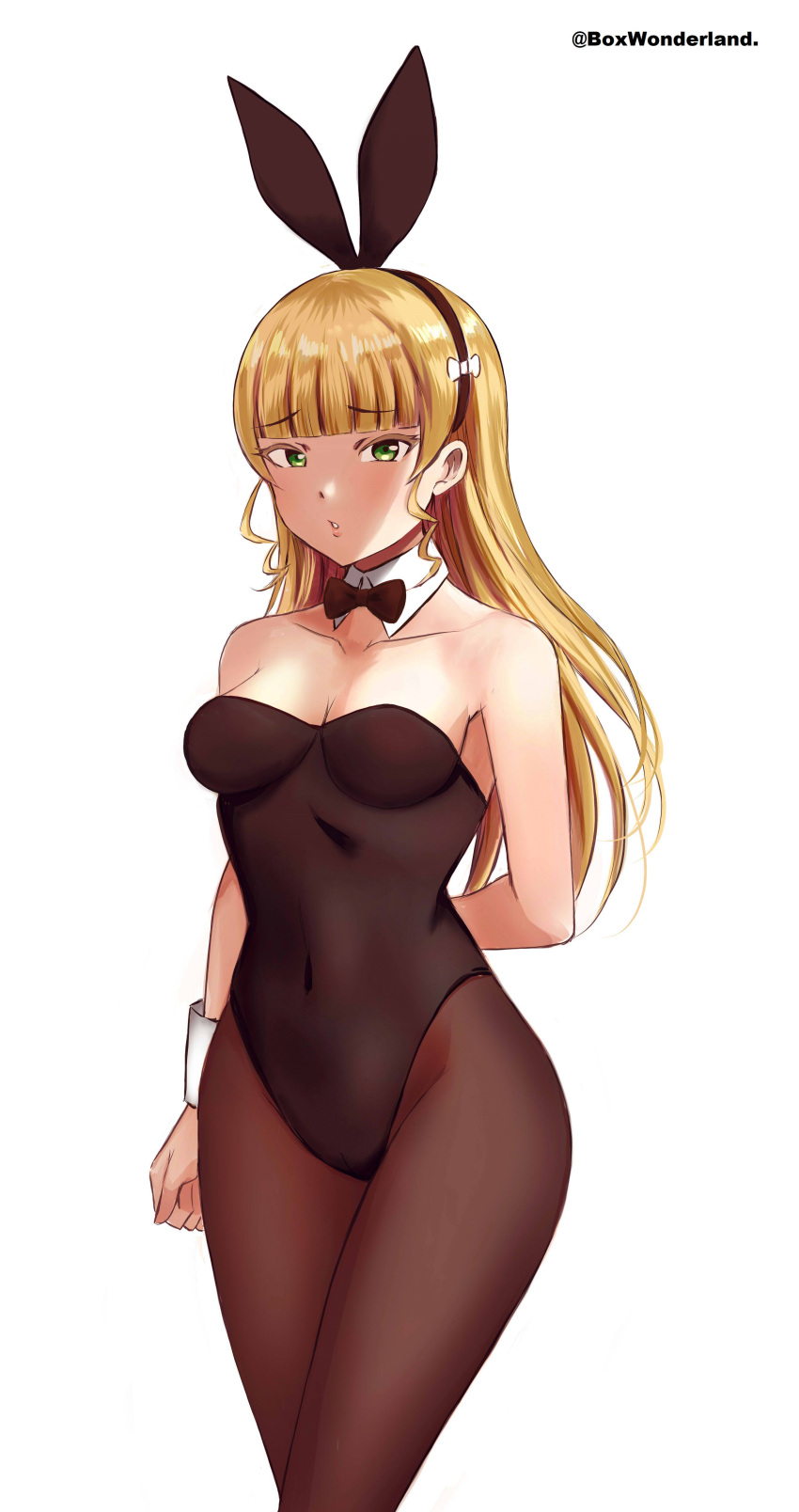 1girl absurdres angel_gabriel. animal_ears arm_at_side arm_behind_back bangs bare_shoulders black_leotard blonde_hair blunt_bangs bow bow_hairband bowtie breasts brown_bow brown_bowtie brown_hairband brown_pantyhose cleavage clenched_hand collarbone commentary covered_navel detached_collar fake_animal_ears green_eyes hair_bow hairband heanna_sumire highres leotard long_hair looking_at_viewer love_live! love_live!_superstar!! medium_breasts pantyhose parted_lips playboy_bunny rabbit_ears raised_eyebrows simple_background solo standing strapless strapless_leotard twitter_username white_background white_bow wrist_cuffs