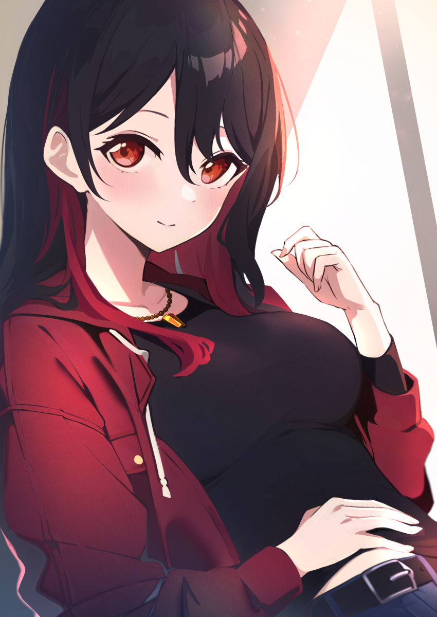 1girl alisia0812 bangs belt black_hair black_sweater breasts gradient_hair highres jacket jewelry long_hair looking_at_viewer love_live! love_live!_nijigasaki_high_school_idol_club medium_breasts mifune_kaoruko multicolored_hair pendant red_eyes red_hair red_jacket sweater two-tone_hair upper_body