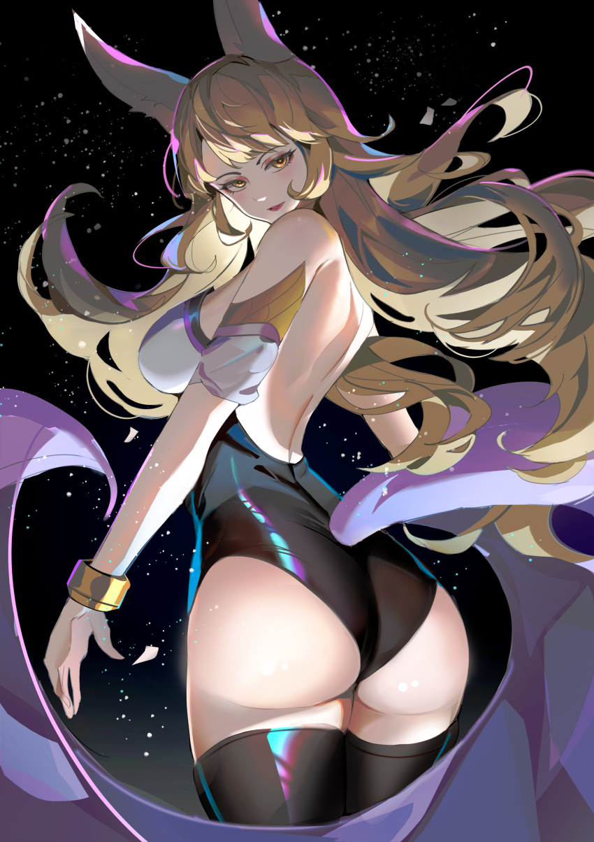 1girl ahri_(league_of_legends) animal_ears ass bangs black_background black_leotard black_thighhighs blonde_hair breasts closed_mouth fox_ears from_behind gold_bracelet highres k/da_(league_of_legends) k/da_ahri kuroha_(rockluo213) large_breasts league_of_legends leotard long_hair looking_at_viewer looking_back official_alternate_costume solo thighhighs thighs very_long_hair wavy_hair