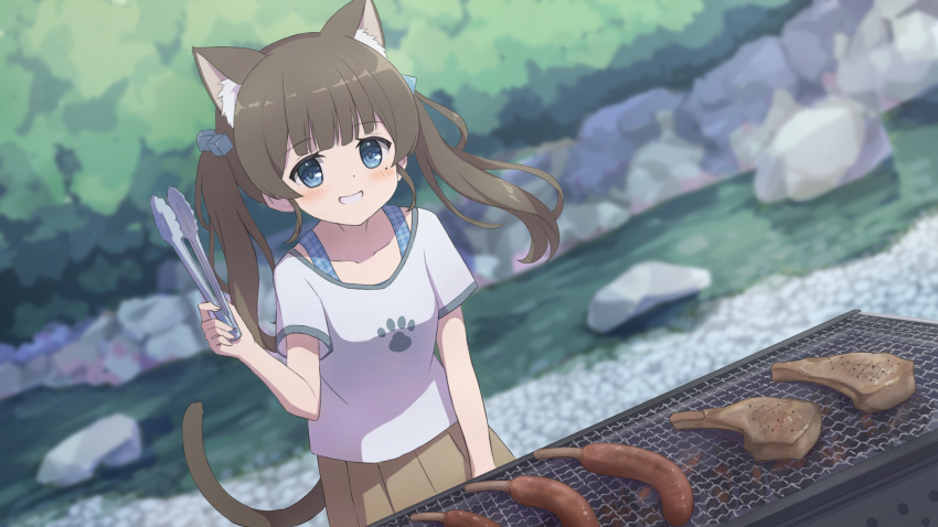 1girl absurdres animal_ears bangs blue_eyes blurry blurry_background blush brown_hair cat_ears cat_girl cat_tail cube_hair_ornament day food grill grilling grin hair_ornament highres holding_tongs indie_virtual_youtuber itigori_ena layered_clothes leaning_forward long_hair looking_at_viewer meat mole mole_under_eye outdoors paw_print plaid rock sausage shirt short_sleeves smile solo steak t-shirt tail tank_top tyakomis virtual_youtuber water