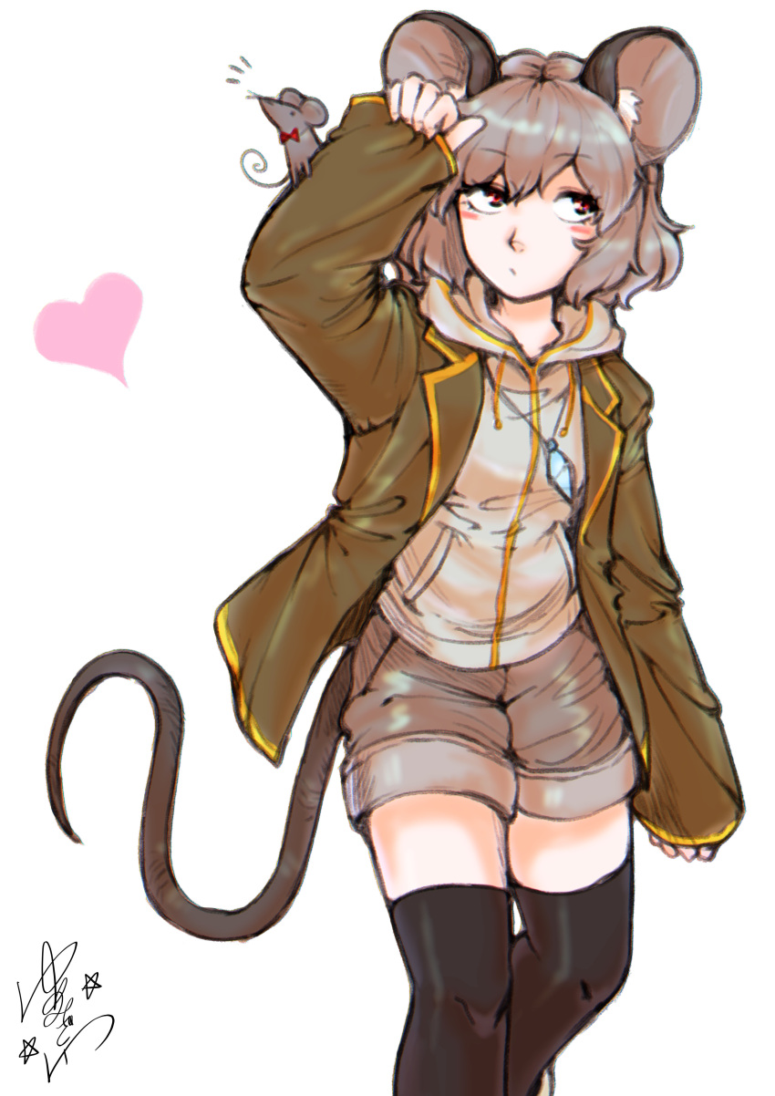 1girl absurdres alternate_costume animal_ears bangs black_thighhighs blush breasts closed_mouth commentary_request crystal expressionless feet_out_of_frame green_jacket grey_hair grey_shorts heart highres hood hood_down hoodie jacket jewelry long_sleeves looking_to_the_side mouse mouse_ears mouse_girl mouse_tail nazrin notice_lines pendant red_eyes short_hair shorts signature simple_background sleeves_past_wrists small_breasts solo tail thighhighs touhou white_background white_hoodie yumemizawazawa