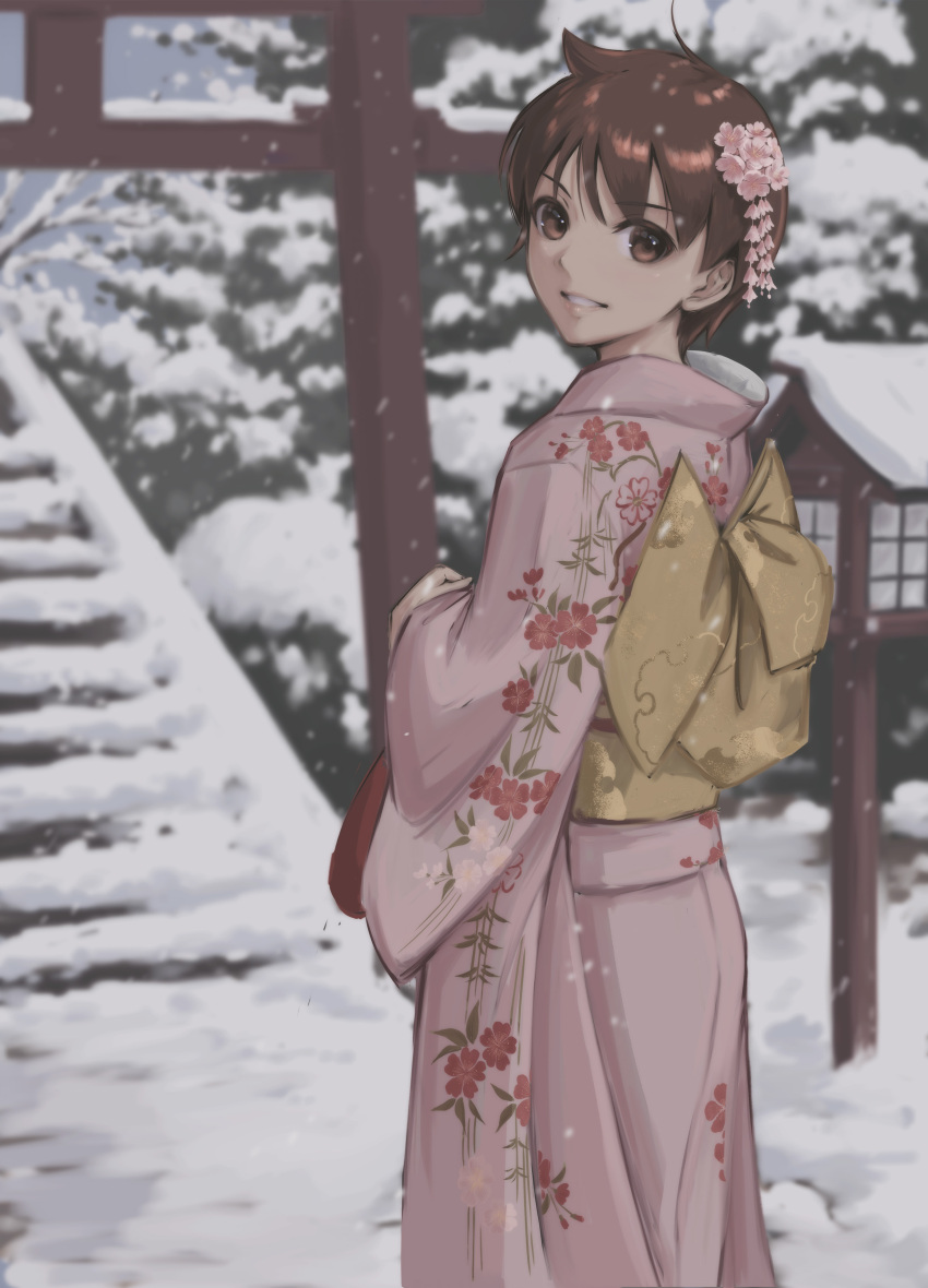 1girl absurdres bag bangs blurry blurry_background brown_eyes brown_hair commentary_request day floral_print hair_ornament highres holding japanese_clothes kasugano_sakura kimono lips long_sleeves looking_at_viewer looking_back obi outdoors parted_lips pink_kimono sash shiny shiny_hair short_hair simple_background smile snow snowing solo stairs street_fighter street_fighter_zero_(series) teeth torii tree tyanoki wide_sleeves