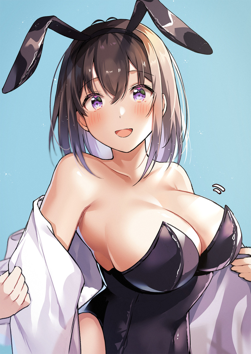 1girl :d animal_ears bangs black_leotard blue_background breasts brown_hair cleavage collarbone commentary_request covered_navel hair_between_eyes hawawa-chan_(shiro_kuma_shake) highres large_breasts leotard looking_at_viewer open_mouth original purple_eyes rabbit_ears shiro_kuma_shake shirt simple_background smile solo standing undressing upper_body white_shirt