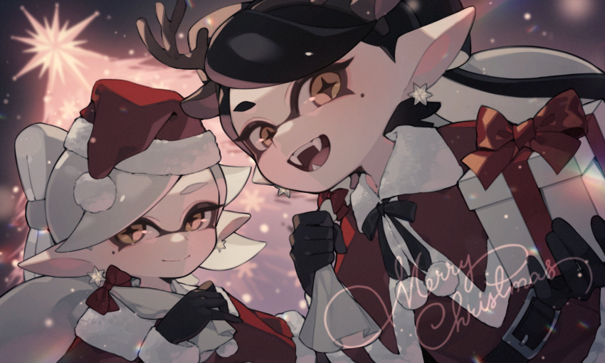 2girls animal_ears antlers bangs black_gloves black_hair black_ribbon brown_eyes callie_(splatoon) capelet christmas christmas_tree closed_mouth commentary cousins cross-shaped_pupils cursive deer_ears dress dutch_angle earrings english_text fake_animal_ears fangs fur-trimmed_capelet fur_trim gift giving gloves grey_hair hat highres holding holding_gift holding_sack jewelry long_hair long_sleeves looking_at_viewer marie_(splatoon) merry_christmas mole mole_under_eye multiple_girls neck_ribbon open_mouth over_shoulder pointy_ears prat_rat red_capelet red_dress red_headwear reindeer_antlers ribbon sack santa_dress santa_hat short_hair smile snowing splatoon_(series) star_(symbol) star_earrings swept_bangs symbol-shaped_pupils tentacle_hair