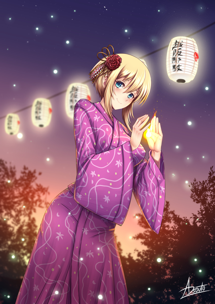 1girl adsouto alternate_costume blonde_hair blue_eyes breasts commentary_request dutch_angle en'en_no_shouboutai fire flower hair_flower hair_ornament highres iris_(en'en_no_shouboutai) japanese_clothes kimono lantern large_breasts looking_at_viewer mixed-language_commentary short_hair signature solo