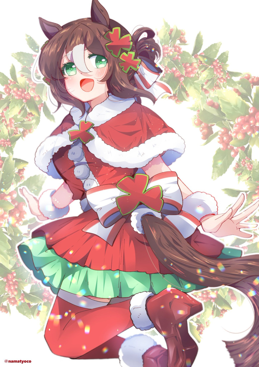 1girl :d animal_ears bangs bow brown_hair capelet christmas clover_hair_ornament clover_ornament commentary dress fine_motion_(umamusume) floating frilled_dress frills from_side fur-trimmed_capelet fur_cuffs fur_trim green_eyes hair_ornament half_updo high_heels highres holly horse_ears horse_girl horse_tail legs_up light_particles looking_at_viewer looking_back medium_hair multicolored_hair namatyoco open_mouth red_capelet red_dress red_footwear red_thighhighs short_dress smile solo standing tail thighhighs twitter_username two-tone_hair umamusume white_bow white_hair wreath