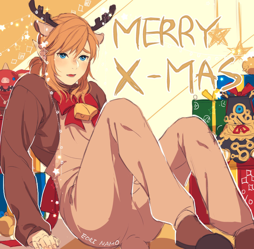 1boy animal_costume animal_ears antlers artist_name bell blonde_hair blue_eyes bow bowtie box brown_jacket cropped_jacket deer_ears eorinamo foot_out_of_frame gift gift_box hair_between_eyes highres jacket link long_sleeves low_ponytail male_focus medium_hair merry_christmas neck_bell parted_lips pointy_ears red_bow red_bowtie reindeer_antlers reindeer_costume sidelocks sitting solo the_legend_of_zelda the_legend_of_zelda:_breath_of_the_wild