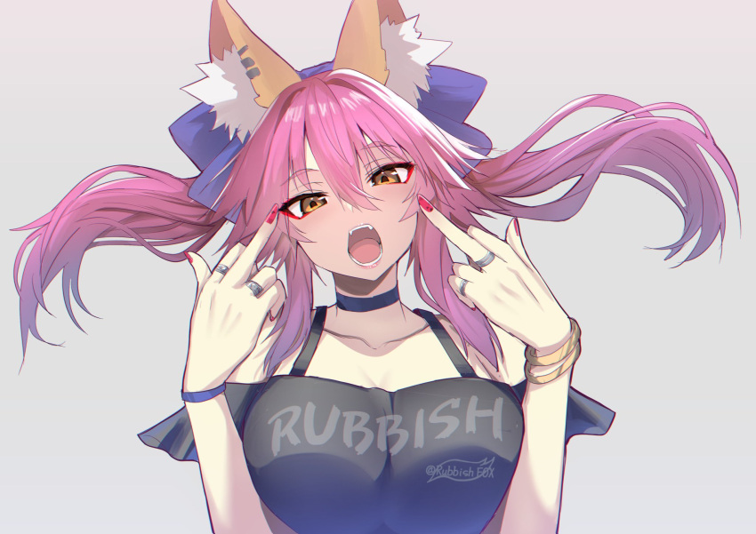 1girl alternate_costume animal_ear_fluff animal_ears artist_name bangs black_choker black_shirt blue_ribbon breasts choker collarbone double_middle_finger fangs fate/extra fate_(series) fingernails fox_ears fox_girl frilled_ribbon frills gold_bracelet grey_background hair_between_eyes hair_ribbon highres jewelry large_breasts looking_at_viewer middle_finger nail_polish open_mouth pink_hair red_nails ribbon ring shirt signature simple_background sleeveless sleeveless_shirt solo tamamo_(fate) tamamo_no_mae_(fate/extra) teeth twintails twitter_username upper_body wisespeak wristband yellow_eyes