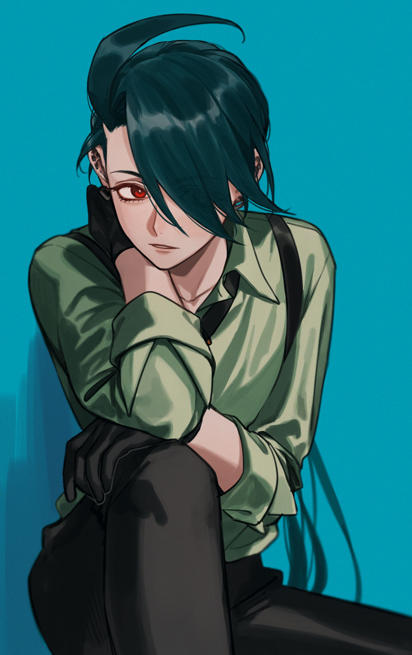 1girl absurdres ahoge androgynous bangs black_gloves black_necktie blue_background bright_pupils collarbone collared_shirt commentary cowboy_shot ear_piercing elbow_on_knee elbow_rest gloves green_hair green_shirt hair_over_one_eye hand_on_own_knee highres itou_(very_ito) long_hair looking_to_the_side necktie one_eye_covered parted_lips piercing pokemon pokemon_(game) pokemon_sv ponytail red_eyes reverse_trap rika_(pokemon) shirt sideways_glance simple_background sitting solo suspenders swept_bangs white_pupils