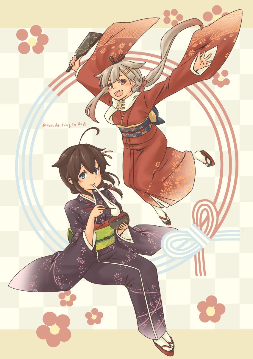 2girls absurdres ahoge alternate_costume black_hair black_kimono black_ribbon blonde_hair blue_eyes braid eating hagoita hair_flaps hair_ornament hair_over_shoulder hair_ribbon highres japanese_clothes kantai_collection kimono long_hair multiple_girls paddle pot-de red_eyes red_kimono ribbon sandals scarf shigure_(kancolle) shigure_kai_ni_(kancolle) single_braid white_scarf yuudachi_(kancolle) yuudachi_kai_ni_(kancolle) zouni_soup