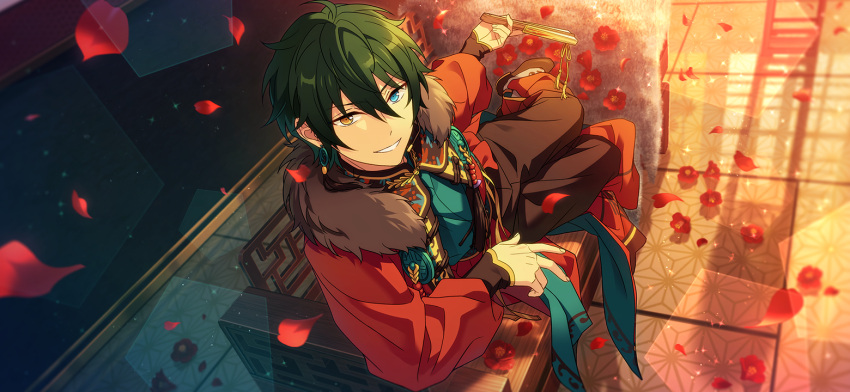 1boy aqua_eyes bangs earrings ensemble_stars! falling_petals flower folded_fan folding_fan full_body fur_collar green_hair hair_between_eyes hand_fan happy_elements heterochromia holding holding_fan jewelry kagehira_mika long_sleeves official_art petals red_flower short_hair smile solo third-party_source yellow_eyes