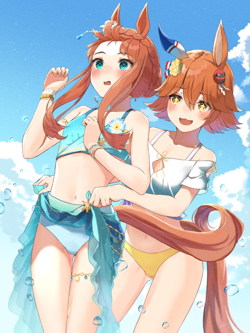 +_+ 2girls alternate_hairstyle animal_ears blue_eyes breasts cloud collarbone commentary_request from_behind hair_between_eyes hair_ornament highres horse_ears horse_girl horse_tail lifting_another's_clothes makiyuki matikanefukukitaru_(umamusume) medium_hair multiple_girls navel orange_hair silence_suzuka_(emerald_on_the_waves)_(umamusume) silence_suzuka_(umamusume) sky small_breasts swimsuit tail umamusume water_drop yellow_eyes