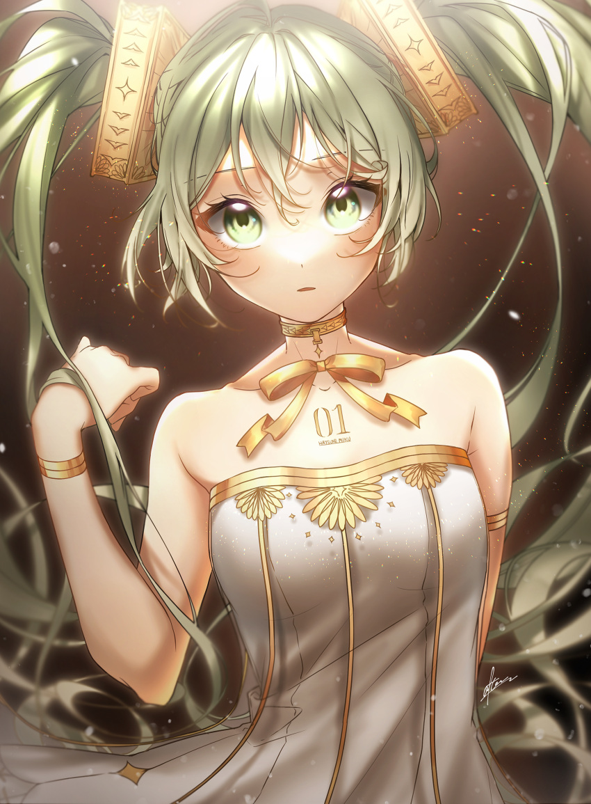 1girl absurdres after0217 armlet bangs blush bracelet choker dress gold_trim gramophone_miku green_eyes green_hair hair_ornament hand_in_own_hair hatsune_miku highres jewelry long_hair looking_at_viewer miku_symphony_(vocaloid) parted_lips ribbon solo strapless strapless_dress twintails very_long_hair vocaloid