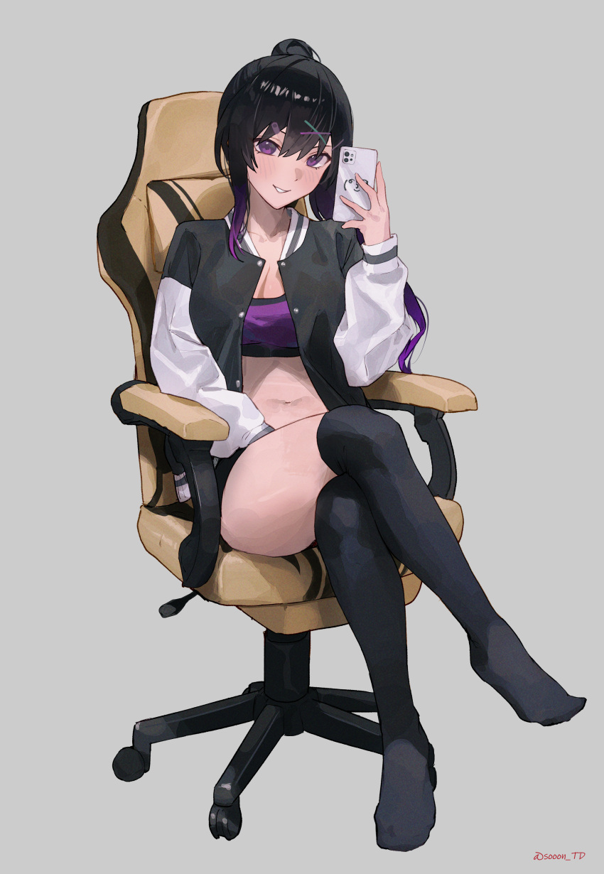 1girl absurdres bangs black_hair black_jacket breasts cellphone chair cleavage collarbone crop_top crossed_legs full_body gaming_chair grey_background hair_ornament high_ponytail highres jacket large_breasts light_smile long_hair long_sleeves looking_at_viewer midriff multicolored_clothes multicolored_hair multicolored_jacket navel no_shoes open_clothes open_jacket original parted_lips phone ponytail purple_hair purple_tank_top sidelocks simple_background sitting smartphone solo sooon stomach tank_top teeth thighhighs thighs two-tone_hair two-tone_jacket white_jacket x_hair_ornament