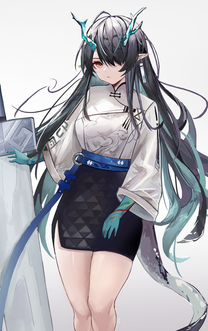 1girl absurdres aqua_hair aqua_skin arknights bare_legs belt black_hair black_skirt closed_mouth dragon_girl dragon_horns dragon_tail dusk_(arknights) earrings feet_out_of_frame gradient_background grey_background hair_over_one_eye high-waist_skirt highres horns jewelry long_hair long_sleeves looking_at_viewer multicolored_hair official_alternate_costume pointy_ears red_eyes side_slit skirt solo standing sword tail two-tone_hair very_long_hair weapon yuanqi_(chriu)