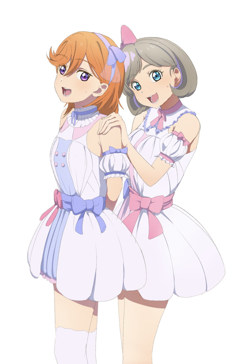 2girls blue_bow blue_hair bow breasts brown_hair detached_sleeves dress e_ra55 from_side hair_behind_ear hairband hand_on_another's_shoulder head_tilt highres looking_at_viewer love_live! love_live!_superstar!! medium_breasts medium_hair multiple_girls open_mouth pink_bow purple_hair purple_hairband shibuya_kanon short_hair short_sleeves smile tang_keke thighhighs white_background white_dress white_thighhighs