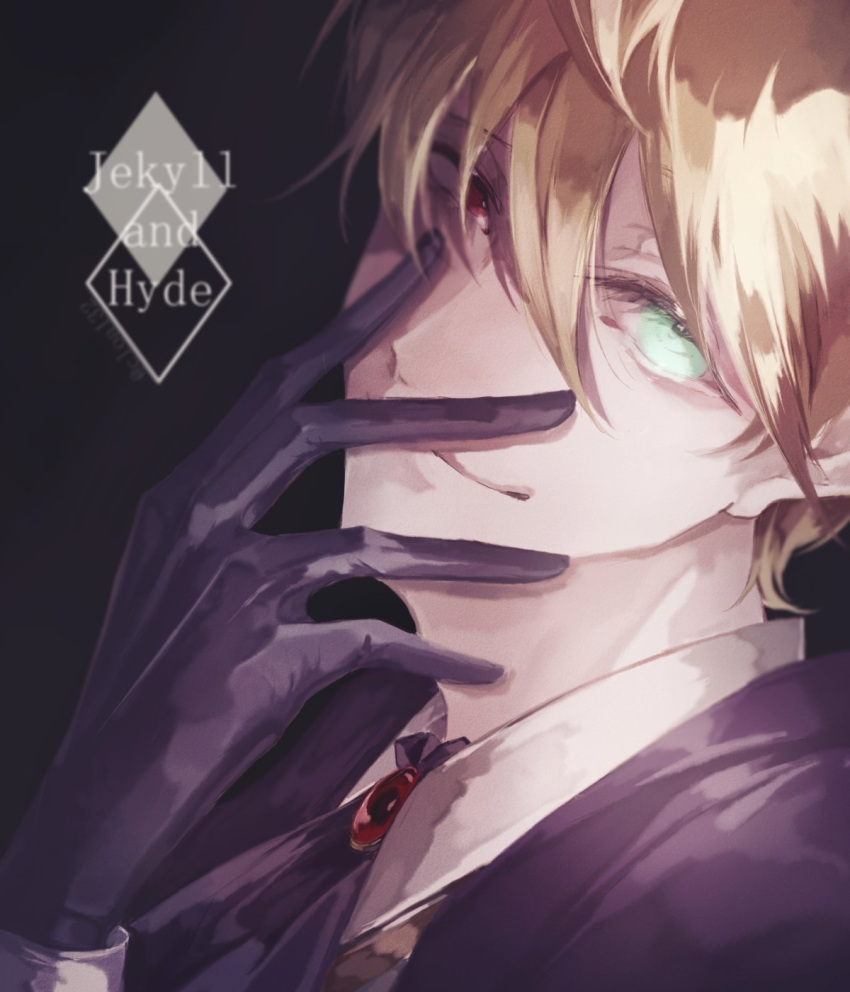 1boy ascot black_ascot black_background black_gloves black_jacket blonde_hair brooch character_name collared_shirt fate/grand_order fate_(series) gloves green_eyes hair_between_eyes hand_on_own_face head_tilt heterochromia highres irowa_(cloa132) jacket jekyll_and_hyde_(fate) jewelry looking_at_viewer male_focus portrait red_eyes shirt short_hair simple_background smile solo white_shirt