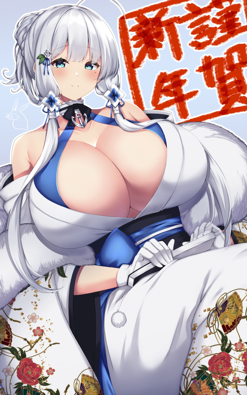 1girl absurdres ahoge alternate_costume anchor_necklace arashiki_mamizu azur_lane blush braid breasts cleavage fur_trim gloves grey_eyes hand_fan highres huge_breasts illustrious_(azur_lane) japanese_clothes jewelry kimono long_hair mole mole_under_eye necklace off_shoulder smile solo white_hair