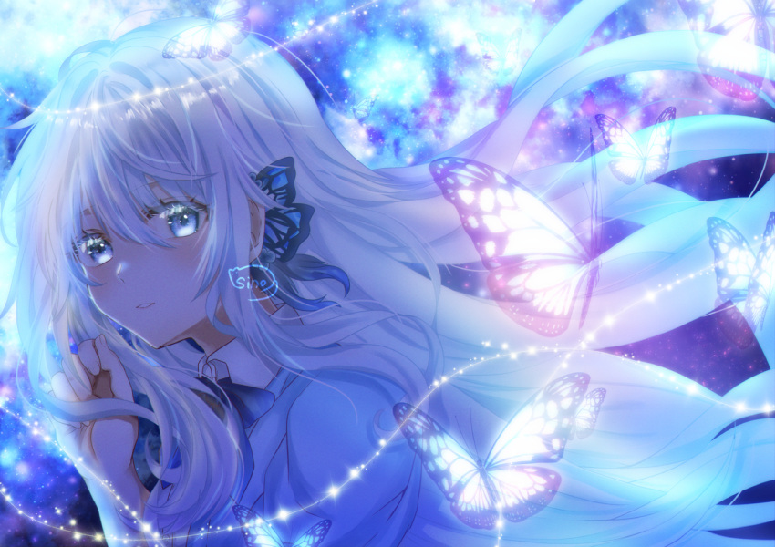 1girl bangs blue_background blue_eyes bug butterfly butterfly_hair_ornament commentary_request curled_fingers film_grain floating_hair glowing_butterfly hair_between_eyes hair_ornament hand_up light_blush long_hair looking_at_viewer original parted_lips purple_background shiopan signature solo teeth transparent_butterfly two-tone_background upper_body white_butterfly white_hair