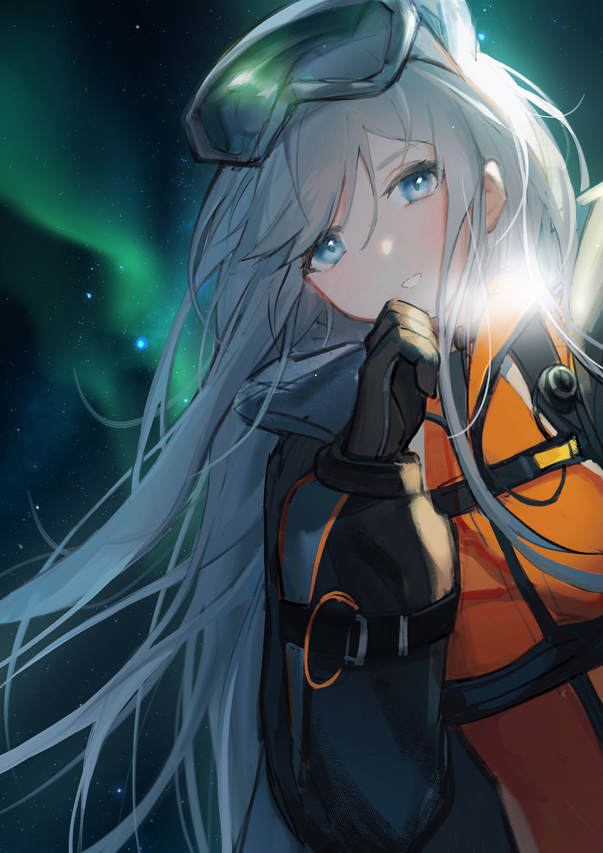 1girl absurdres arknights aurora aurora_(arknights) aurora_(polar_catcher)_(arknights) bangs black_gloves blue_eyes blush bodysuit breath ewig gloves goggles goggles_on_head grey_hair highres long_hair long_sleeves looking_at_viewer night official_alternate_costume orange_bodysuit outdoors parted_lips sky smile solo star_(sky) starry_sky upper_body very_long_hair