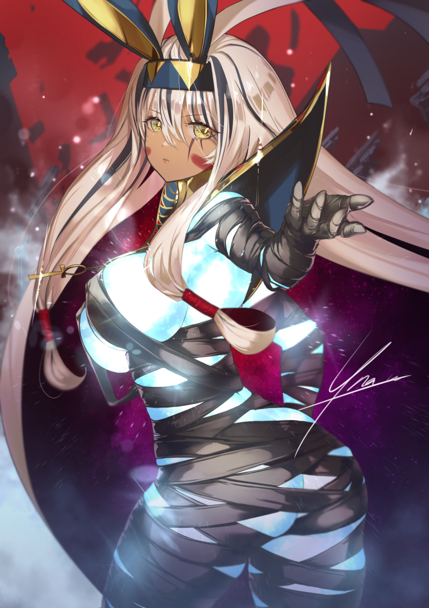 1girl absurdres animal_ears ankh antenna_hair ass bandages bangs black_bandages black_hair breasts colored_inner_hair dark-skinned_female dark_skin earrings facepaint facial_mark fate/grand_order fate_(series) glowing_skin hairband highres hoop_earrings jackal_ears jewelry large_breasts long_hair looking_at_viewer multicolored_hair necklace nitocris_(fate) nitocris_alter_(fate) outstretched_arm sidelocks solo streaked_hair thighs ura_illust usekh_collar very_long_hair white_hair yellow_eyes