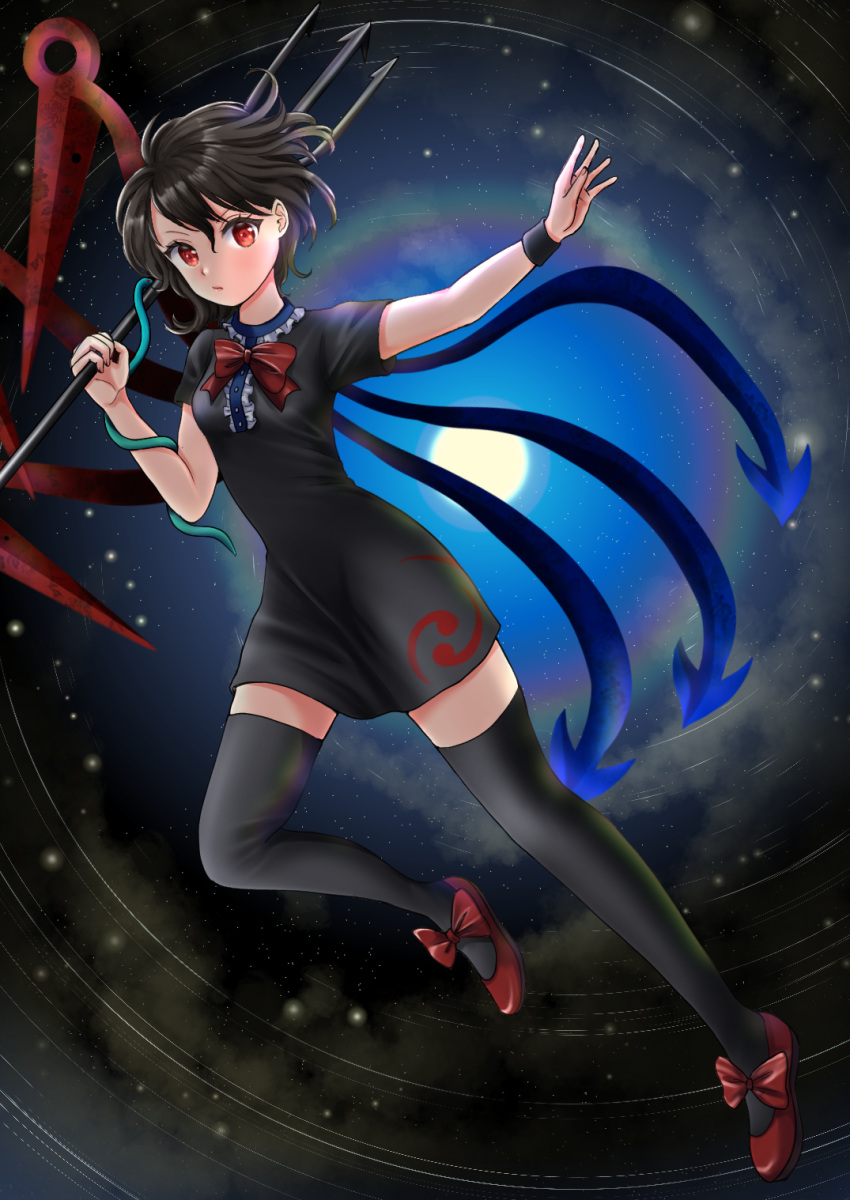 1girl asymmetrical_wings bangs black_dress black_hair blue_wings blush bow bowtie breasts buttons center_frills closed_mouth commentary_request dress footwear_bow frilled_dress frills full_body hair_between_eyes highres holding holding_polearm holding_weapon houjuu_nue kyabekko looking_at_viewer night night_sky polearm rainbow red_bow red_bowtie red_eyes red_footwear red_wings short_dress short_hair short_sleeves sky small_breasts snake solo star_(sky) starry_sky sun sun_halo thighhighs tomoe_(symbol) touhou trident v-shaped_eyebrows weapon wings wristband zettai_ryouiki