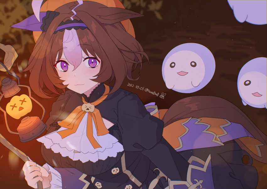 1girl :3 @_@ ahoge animal_ears black_shirt breasts brown_hair closed_mouth dated ears_down ghost hairband hat high-waist_skirt holding holding_staff horse_ears horse_girl horse_tail lantern large_breasts long_sleeves looking_at_viewer medium_hair meisho_doto_(dot-o'-lantern)_(umamusume) meisho_doto_(umamusume) momose_sumomo multicolored_hair neck_ribbon orange_headwear purple_eyes ribbon shirt skirt solo staff tail twitter_username two-tone_hair umamusume wooden_staff