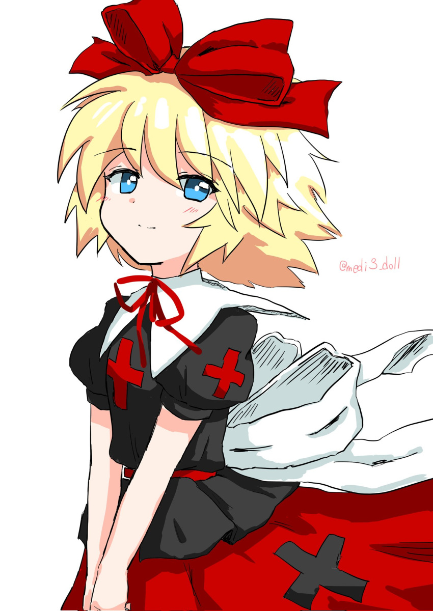 1girl bangs black_shirt blonde_hair blue_eyes bow closed_mouth hair_bow highres looking_at_viewer medicine_melancholy own_hands_together petticoat red_bow red_skirt sakuraba_medhi shirt short_hair short_sleeves simple_background skirt smile solo touhou upper_body v_arms white_background