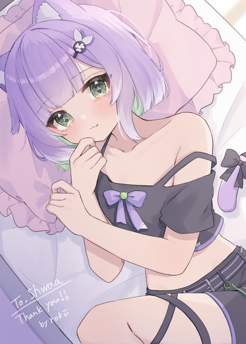 1girl :3 absurdres animal_ears belt black_shirt black_shorts cat_ears cat_girl cat_tail colored_inner_hair crop_top cropped_shirt green_eyes green_hair highres indie_virtual_youtuber looking_at_viewer lying multicolored_hair on_side pillow roku_6 second-party_source shirt short_hair shorts shwaa smile strap_slip tail two-tone_hair virtual_youtuber
