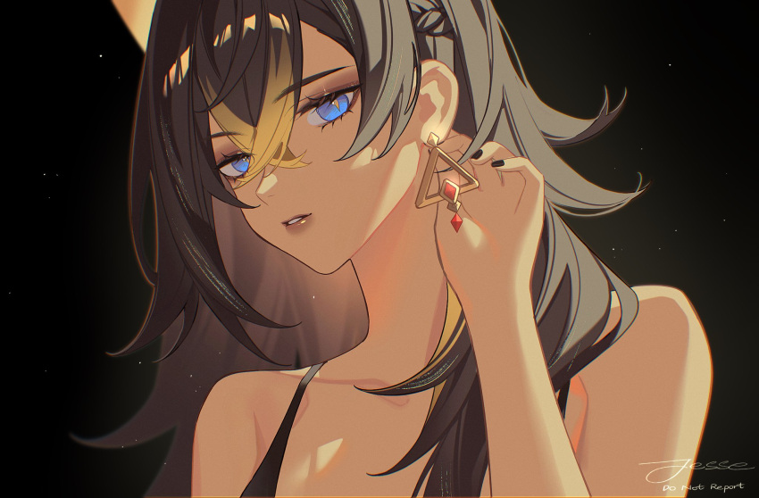 1girl bangs black_background black_hair black_nails blonde_hair blue_eyes crossed_bangs dark-skinned_female dark_skin dehya_(genshin_impact) earrings english_commentary eyelashes genshin_impact highres jesse_(pixiv34586727) jewelry lips long_hair looking_at_viewer makeup multicolored_hair nail_polish orange_pupils parted_lips signature simple_background solo streaked_hair upper_body