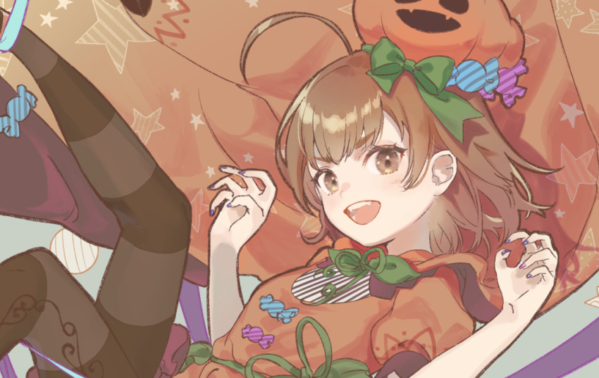 1girl arms_up black_pantyhose bow candy cape claw_pose close-up dress female_child fingernails floating food food-themed_hair_ornament green_bow green_ribbon hair_ornament halloween halloween_costume happy_halloween jumping lace_trim last_order_(toaru_majutsu_no_index) legs_up looking_at_viewer nail_polish open_mouth orange_cape orange_dress pantyhose patterned_background portrait puffy_short_sleeves puffy_sleeves pumpkin_costume pumpkin_hair_ornament ribbon short_dress short_sleeves smile solo solo_focus star_(symbol) striped striped_pantyhose tautiki teeth toaru_majutsu_no_index upper_teeth_only