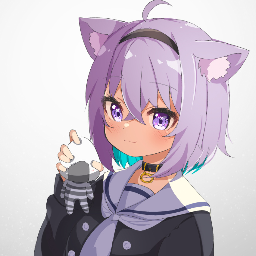 1girl absurdres ahoge ame. animal_ear_fluff animal_ears bangs black_hairband black_shirt blue_hair breasts cat_ears closed_mouth commentary_request gradient_background grey_background hair_between_eyes hairband highres holding hololive long_sleeves medium_breasts multicolored_hair nekomata_okayu onigirya_(nekomata_okayu) puffy_long_sleeves puffy_sleeves purple_eyes purple_hair sailor_collar shirt smile two-tone_hair upper_body virtual_youtuber white_sailor_collar