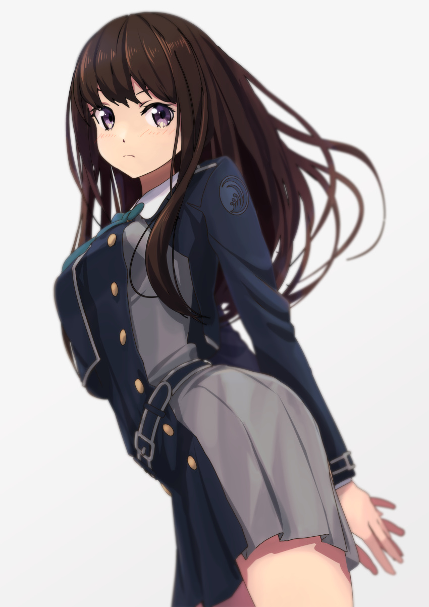 &gt;:( 1girl absurdres arms_behind_back bangs black_hair blue_bow blue_jacket blush bow breasts buttons eyebrows_hidden_by_hair frown grey_jacket hair_between_eyes highres inoue_takina jacket long_hair long_sleeves looking_at_viewer lycoris_recoil lycoris_uniform medium_breasts miniskirt miu_(angelo_whitechoc) multicolored_clothes multicolored_hair multicolored_jacket pleated_skirt purple_eyes simple_background skirt solo standing streaked_hair two-tone_jacket uniform v-shaped_eyebrows white_background