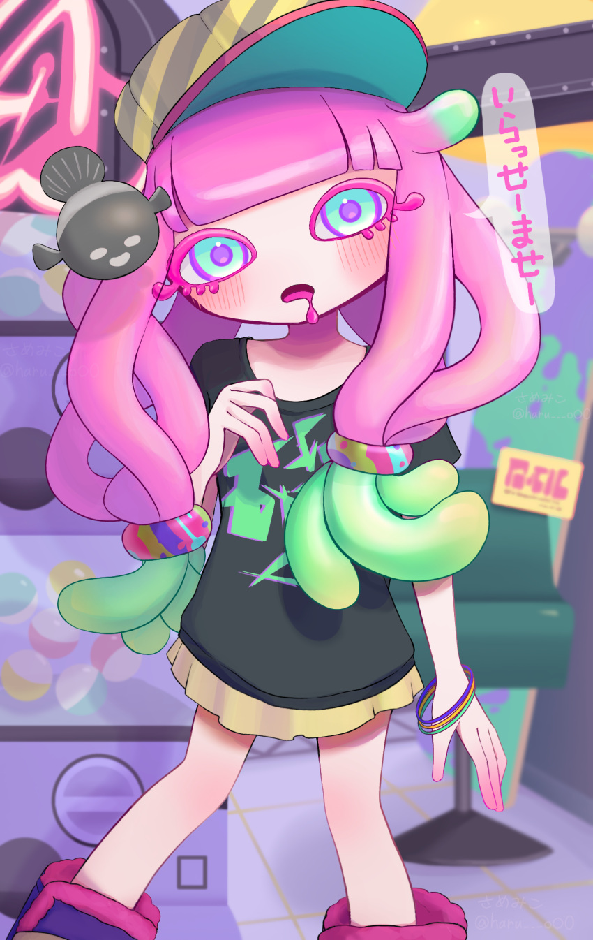 1girl bangle bangs black_shirt blunt_bangs blush bracelet capsule chair colored_eyelashes commentary_request drooling eyelashes feet_out_of_frame fish green_eyes green_hair hair_ornament hand_up harmony's_clownfish_(splatoon) harmony_(splatoon) hat head_tilt highres jewelry long_hair looking_at_viewer miniskirt multicolored_hair open_mouth pink_hair pleated_skirt print_shirt rain_candy_556 shirt short_sleeves skirt solo speech_bubble splatoon_(series) splatoon_3 standing striped striped_headwear swivel_chair t-shirt tentacle_hair tilted_headwear translation_request yellow_headwear yellow_skirt