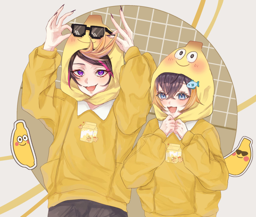 1boy 1girl :3 banana black_hair blue_eyes character_hood collar fish_hair_ornament food fruit hair_ornament highres hood hoodie multicolored_hair nijisanji nijisanji_en open_mouth orange_hair petra_gurin purple_eyes purple_hair shu_yamino smile sunglasses sweater vcp_(nijisanji_thank) virtual_youtuber yellow_hoodie