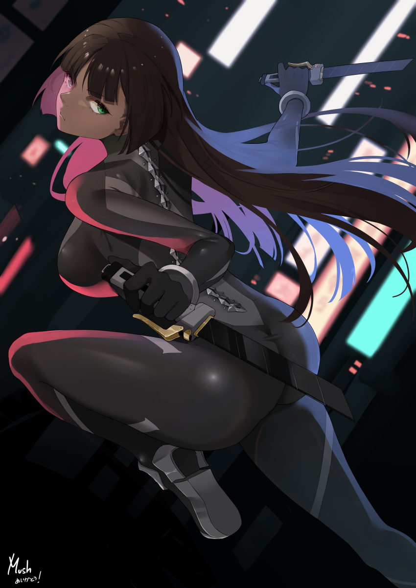 1girl absurdres black_bodysuit bodysuit breasts brown_hair commentary commission copyright_request dark-skinned_female dark_skin dual_wielding feet_out_of_frame felicia_castro from_behind green_eyes highres hime_cut holding holding_weapon large_breasts looking_at_viewer looking_back mixed-language_commentary mush_(mushlicious) pixiv_commission solo spine weapon
