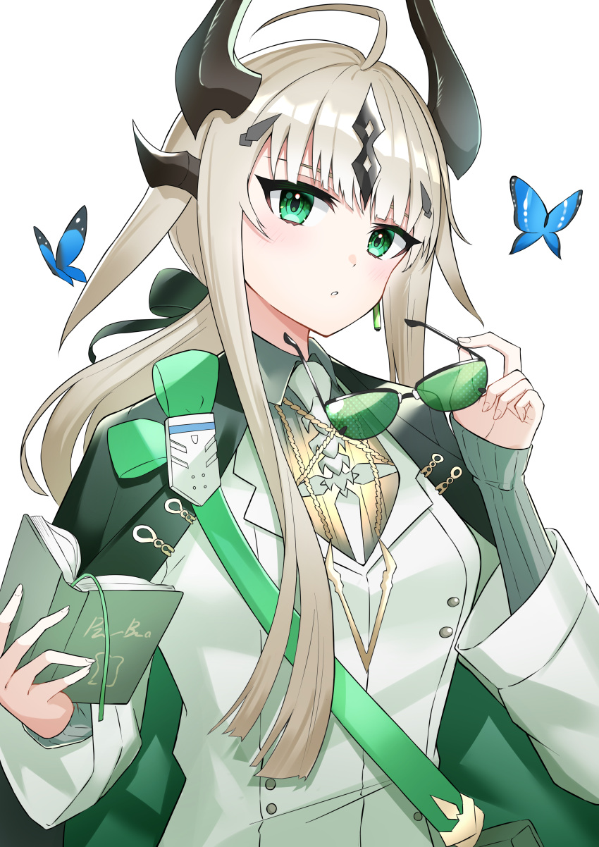 1girl absurdres ahoge arknights bangs black_bow blonde_hair blunt_bangs book bow breasts bug butterfly coat commentary_request green_eyes hair_bow highres holding holding_book holding_eyewear horns k@bu long_hair long_sleeves looking_at_viewer low_ponytail medium_breasts official_alternate_costume parted_lips reed_(arknights) reed_(emerald_holiday)_(arknights) simple_background solo sunglasses upper_body white_background white_coat