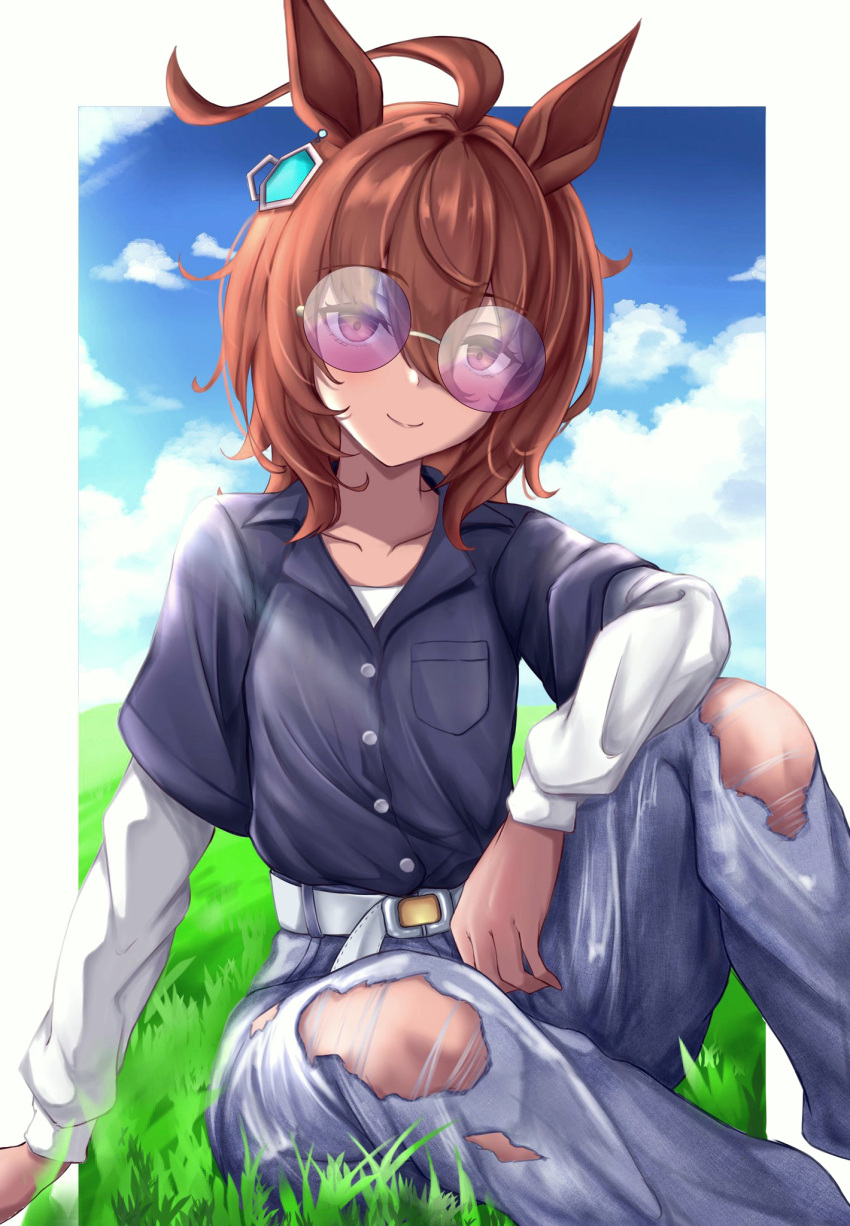 1girl agnes_tachyon_(umamusume) ahoge animal_ears belt black_shirt blue_eyes blue_sky border cloud cloudy_sky commentary_request denim earrings feet_out_of_frame grass hair_between_eyes highres horse_ears horse_girl jeans jewelry knees long_sleeves looking_at_viewer official_alternate_costume on_grass on_ground outdoors pants peperoncino-sama red_eyes round_eyewear shirt single_earring sitting sky smile solo sunglasses tinted_eyewear torn_clothes torn_jeans torn_pants umamusume white_belt white_border white_shirt