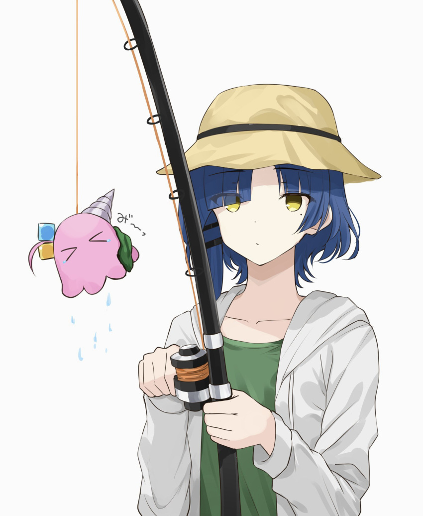 &gt;_&lt; 1girl alternate_costume blue_hair bocchi_the_rock! bucket_hat closed_mouth commentary_request cube_hair_ornament expressionless fishing fishing_rod gotoh_hitori gotoh_hitori_(octopus) green_shirt hair_ornament hairclip hands_up hat highres holding holding_fishing_rod hood hood_down hooded_jacket jacket kanaria_hisagi long_sleeves mole mole_under_eye one_side_up open_clothes open_jacket seaweed shirt short_hair simple_background tears upper_body water_drop white_background white_jacket yamada_ryo yellow_eyes yellow_headwear