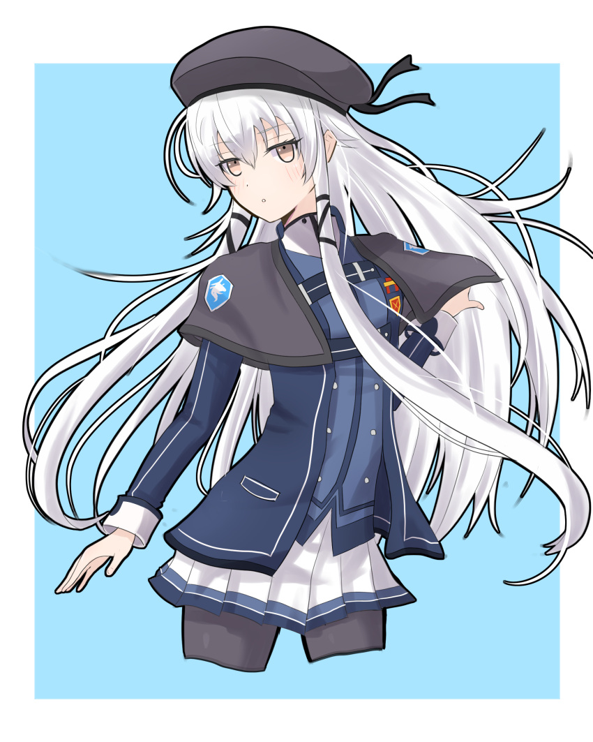 1girl absurdres altina_orion beret blue_background brown_eyes capelet double-parted_bangs eiyuu_densetsu hair_between_eyes hat highres jacket long_hair sen_no_kiseki sen_no_kiseki_iii sidelocks simple_background skirt solo thighhighs thors_military_academy_branch_campus_uniform white_hair witch_f